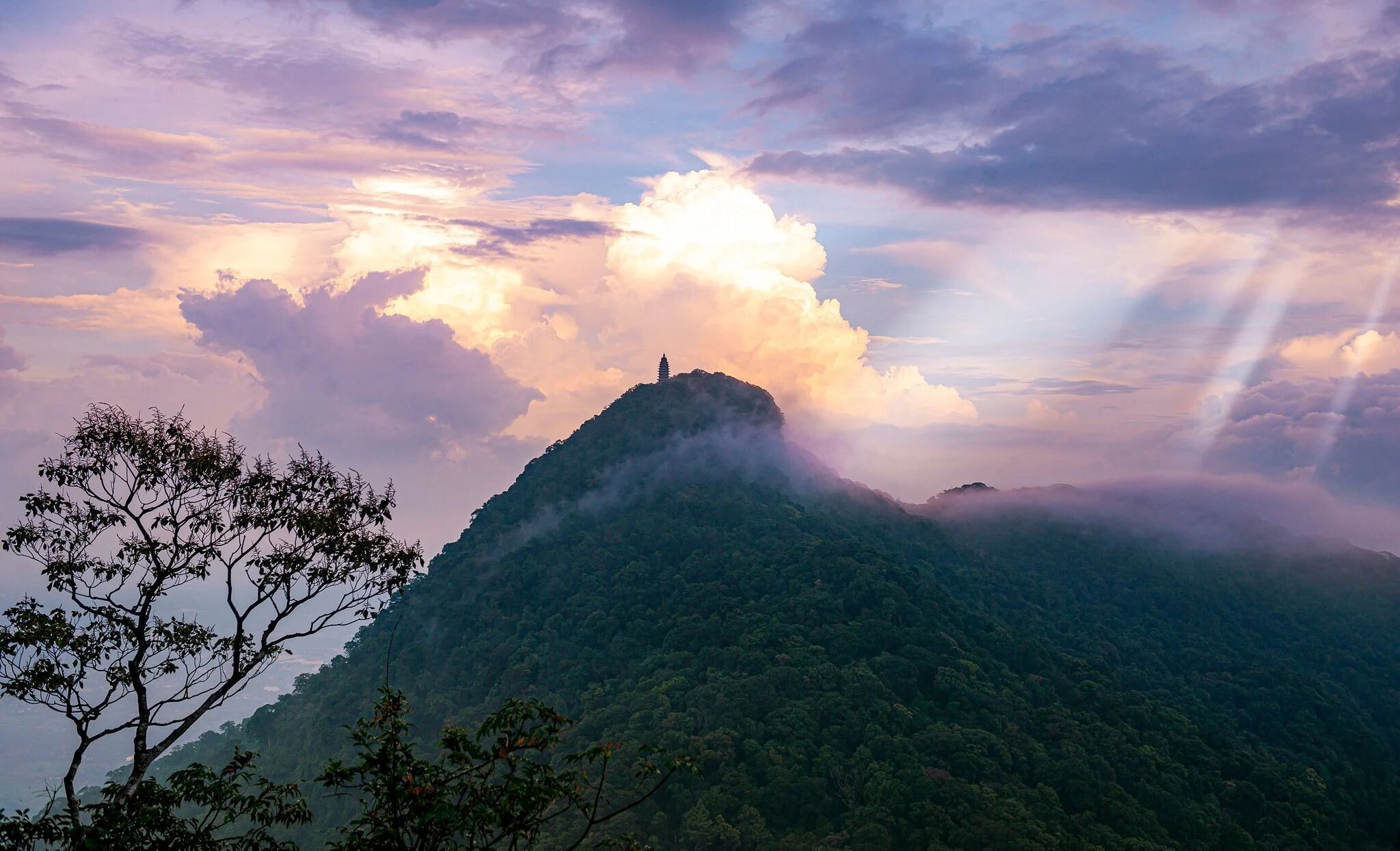 Photograph the scenic allure of Hanoi’s natural beauty